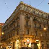 ...e le decorazioni di altri immobili di pregio tra cui Palazzo Messeni Petruzzelli in via De Giosa...